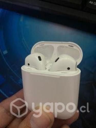 AirPods Segunda generación con estuche inalámbrico