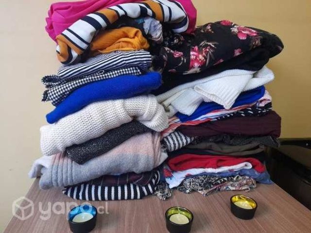 lote de ropa y carteras