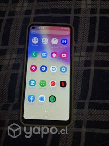 Celular Galaxi A 11 en buen estado con cargador