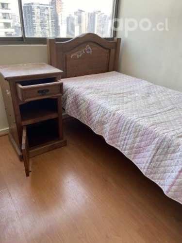 Cama 1 plaza con velador colchón y ropa de cama