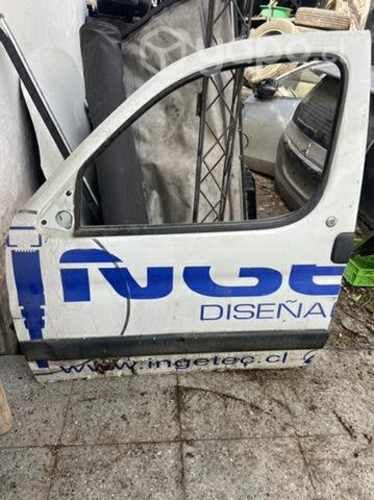 Puerta delantera izquierda peugeot partner 2011