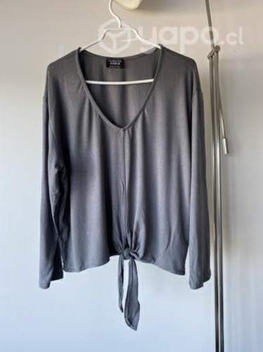 Polera gris manga larga