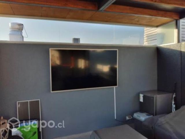 Soporte de TV robusto e instalado