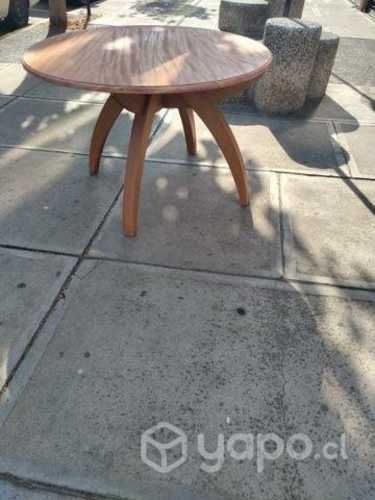 Mesa de madera noble