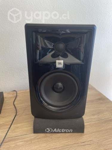 Parlantes de estudio JBL 3 MKII + Interfaz
