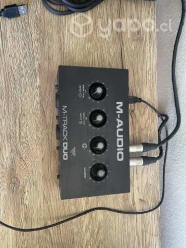 Parlantes de estudio JBL 3 MKII + Interfaz