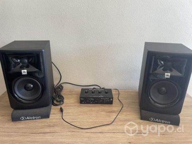 Parlantes de estudio JBL 3 MKII + Interfaz