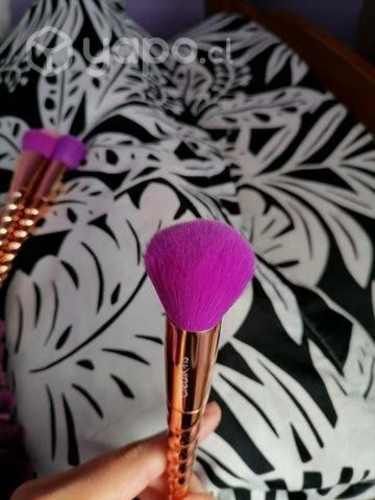 Set de brochas y foreo facial