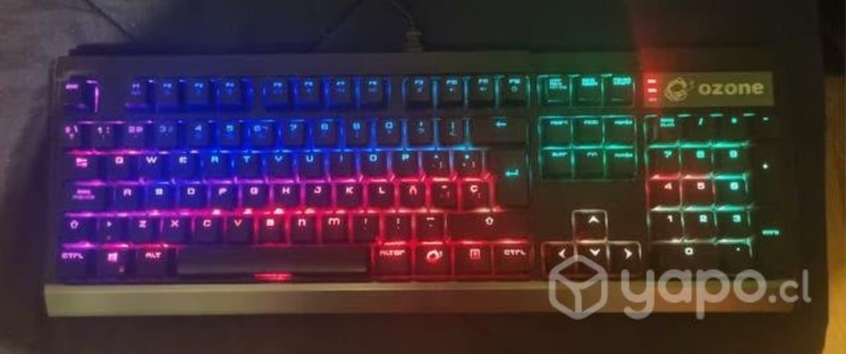 Teclado mecánico RGB impecable