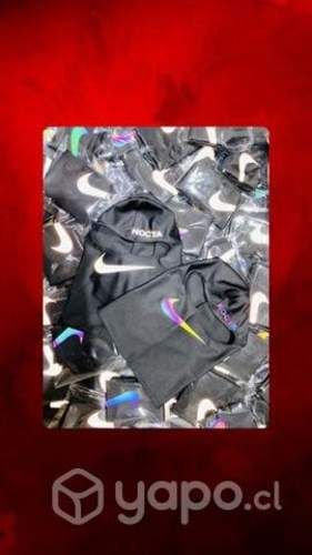 Box Emprendedor 10 pasamontañas Nike Nocta