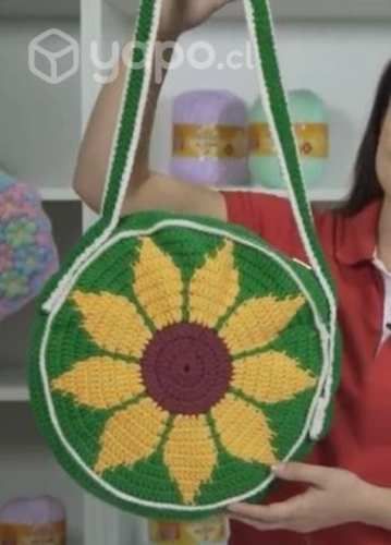 Bolso confeccionado en hilo