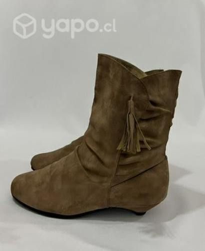 Botín 100% Sintético Marca Dom N*39 Café Claro