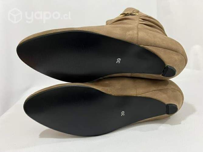 Botín 100% Sintético Marca Dom N*39 Café Claro