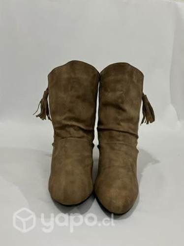 Botín 100% Sintético Marca Dom N*39 Café Claro