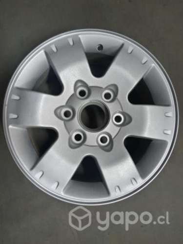 6-69 LLantas L200 - 50 camionetas en desarme