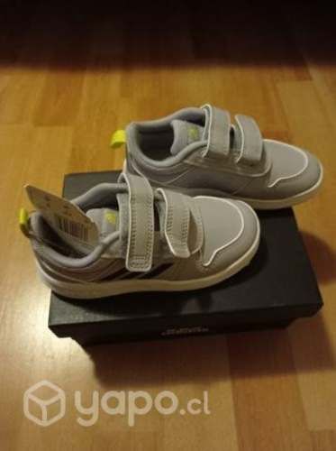 Zapatillas nuevas Adidas unisex talla 26