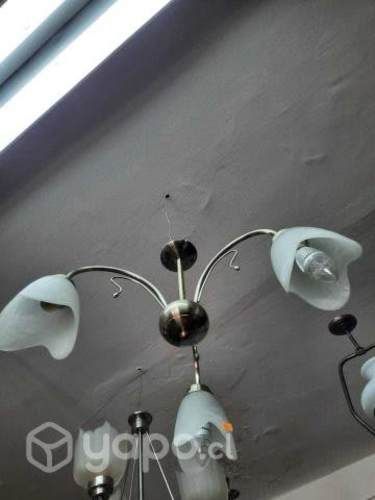 Lámpara colgante de bronce con tres tulipas esmeri