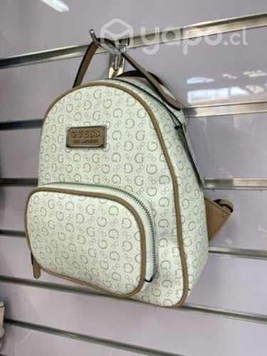 Mochila Guess tamaño mediano