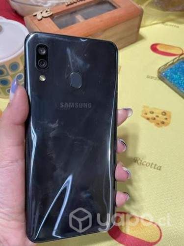 celular Samsung A30 color negro