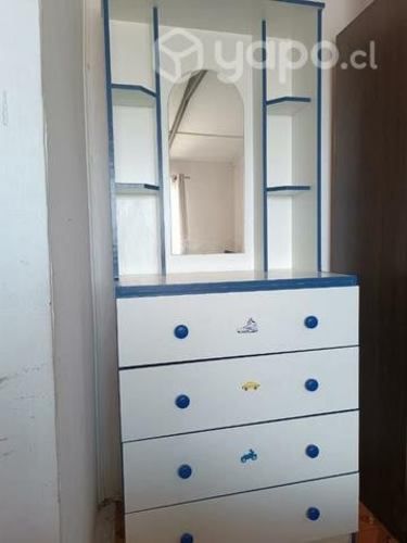 Linda cómoda espejo