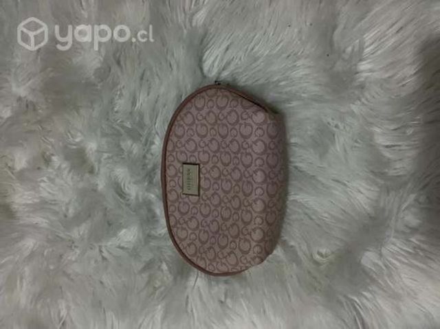 Cosmetiquero marca guess