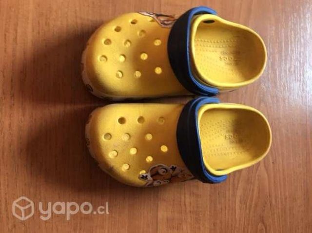 Crocs de minion talla 11