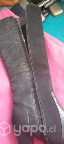 Botas y zapato con tacos