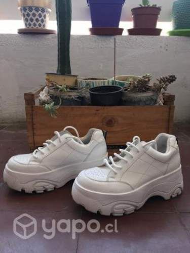 Zapatillas de vestir para mujer. Poco uso