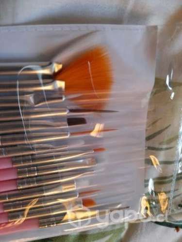 Set de pinceles para uñas