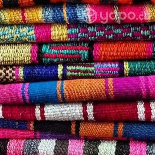 Mantas andinas, hechas en telar a mano,