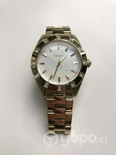 Reloj dorado DONAKARAN como nuevo