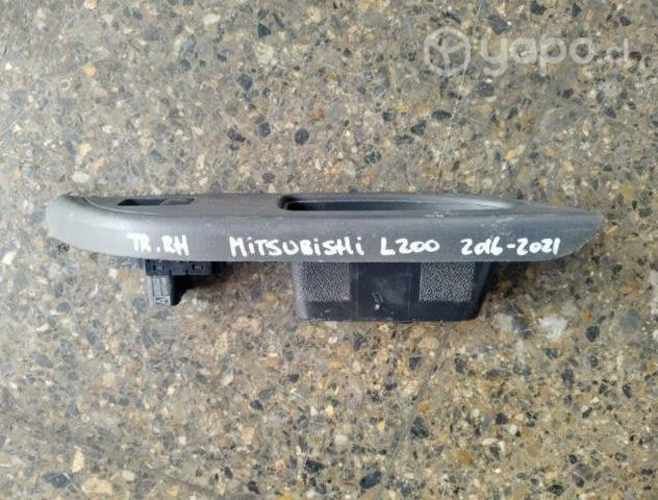 Botonera Alzavidrio Traser Derecha Mitsubishi L200
