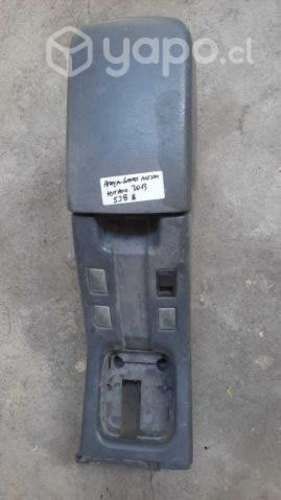 Apoya brazo nissan terrrano 2013