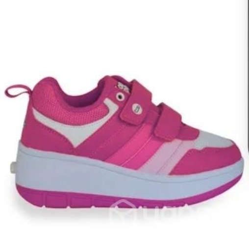 Zapatilla niña rosada con ruedas