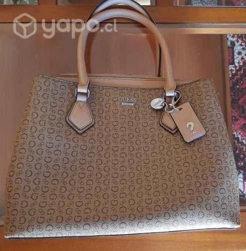 Cartera Guess made in Cambodia