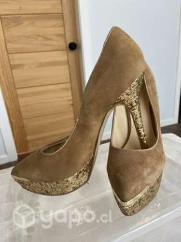 Tacones Guess