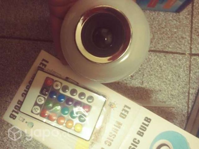 Ampolleta led con musica y control remoto