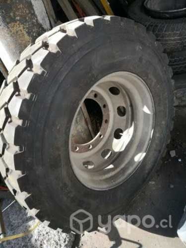 Llanta con neumatico de camión