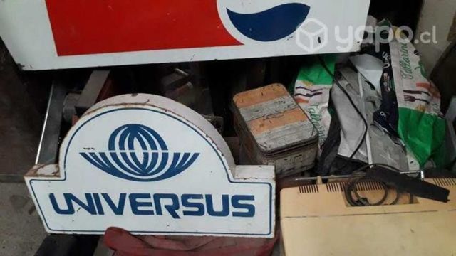 Letrero antiguo metálico "Universus"