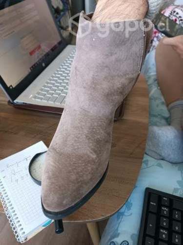 Lindos botines de gamuza Carlos Morán