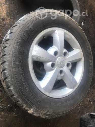 Llanta de aluminio con neumatico 24565R17 (296) K