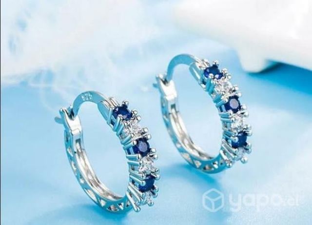 Aros clásicos con circon azul para regalar