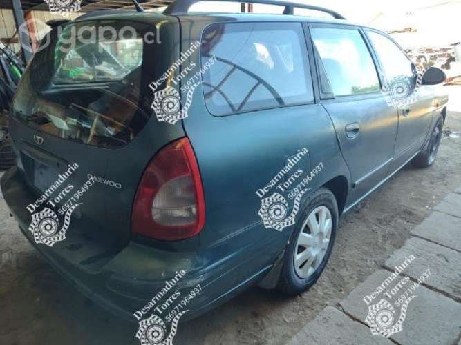 Portalón nubira station wagon