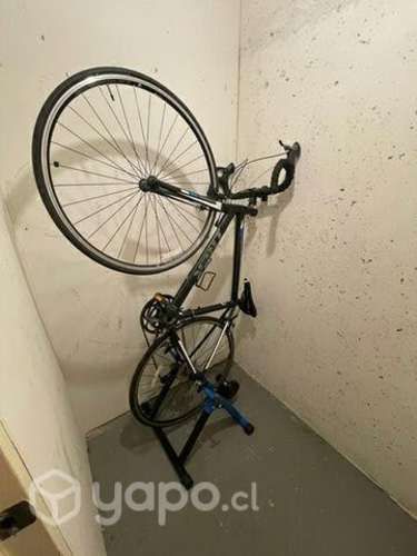 Bicicleta Rutera Trek 2015 con rodillo