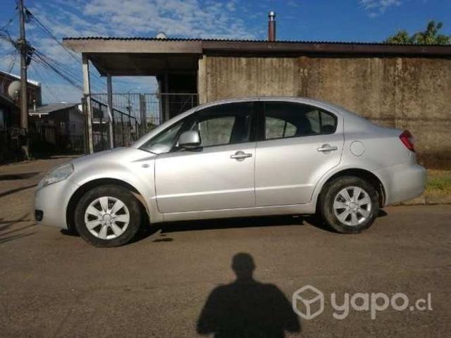 Suzuki sx4 plateado