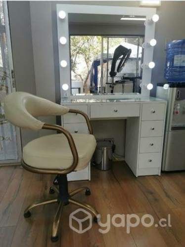 Silla Hidráulica y Mueble de Estilista