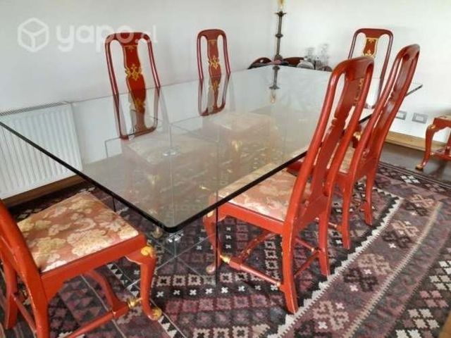 Mesa de comedor y sillas