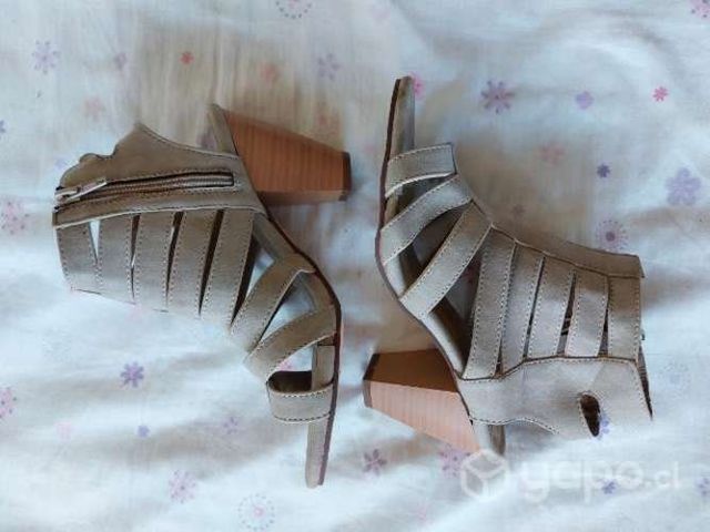 Chalas con taco, sandalias