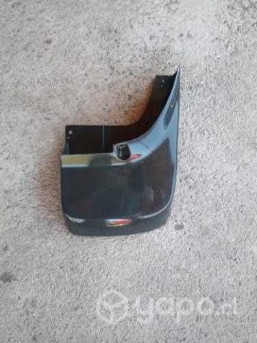 Aleta Mitsubishi L200 trasero derecho guardabarro