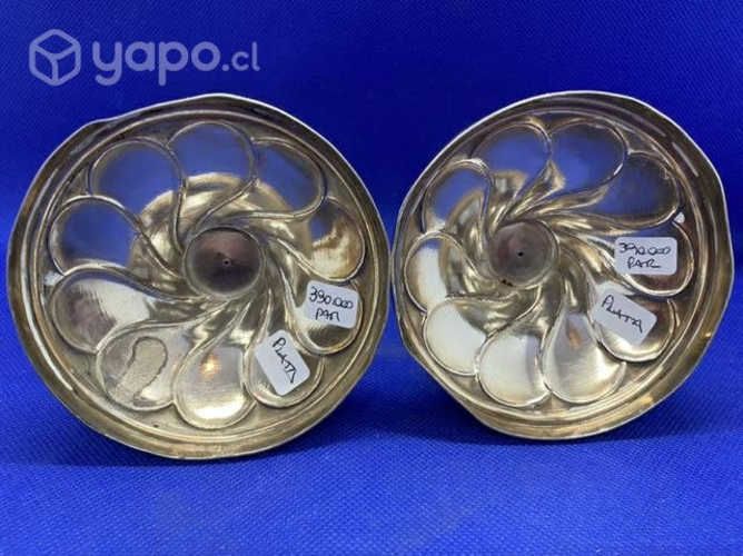 Antiguo par de candelabros de Plata